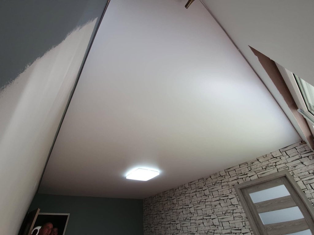 Sufit matowy napinany